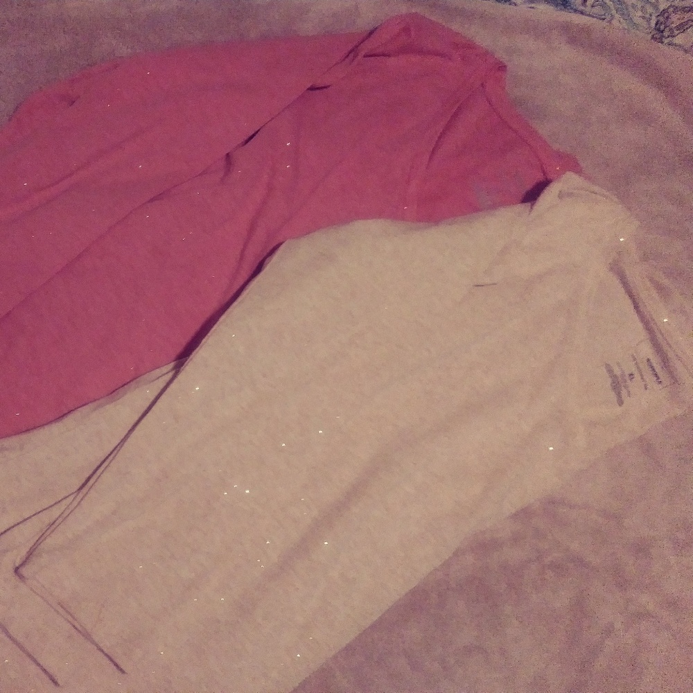 ** Women's XL long sleeve T-shirts